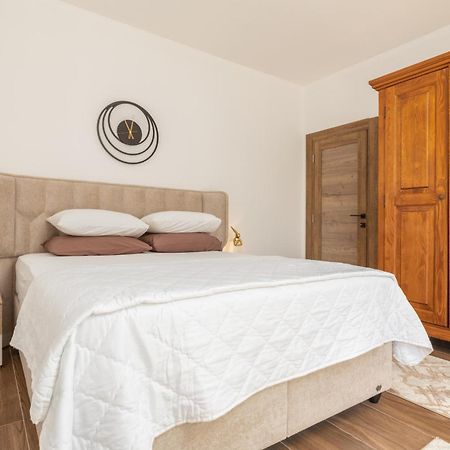 Apartment Mia Bijela Exteriér fotografie